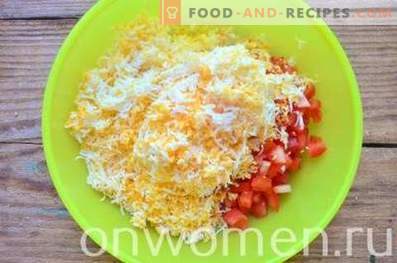 Тарталетки със сирене, домати и яйца