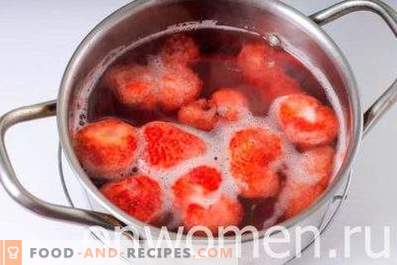 Kissel from frozen strawberries