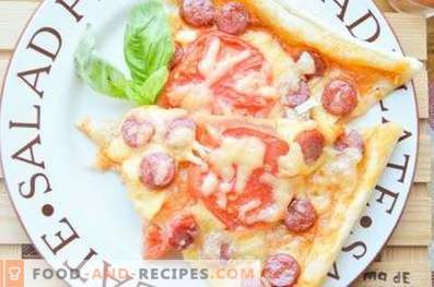 Пица с ловни колбаси и домати