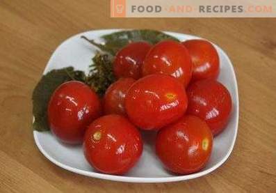 Бързо осолени домати със ситно нарязване