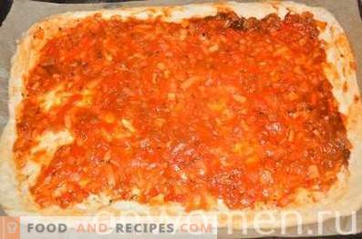 Pizza su pasta lievitata con balyk e mozzarella